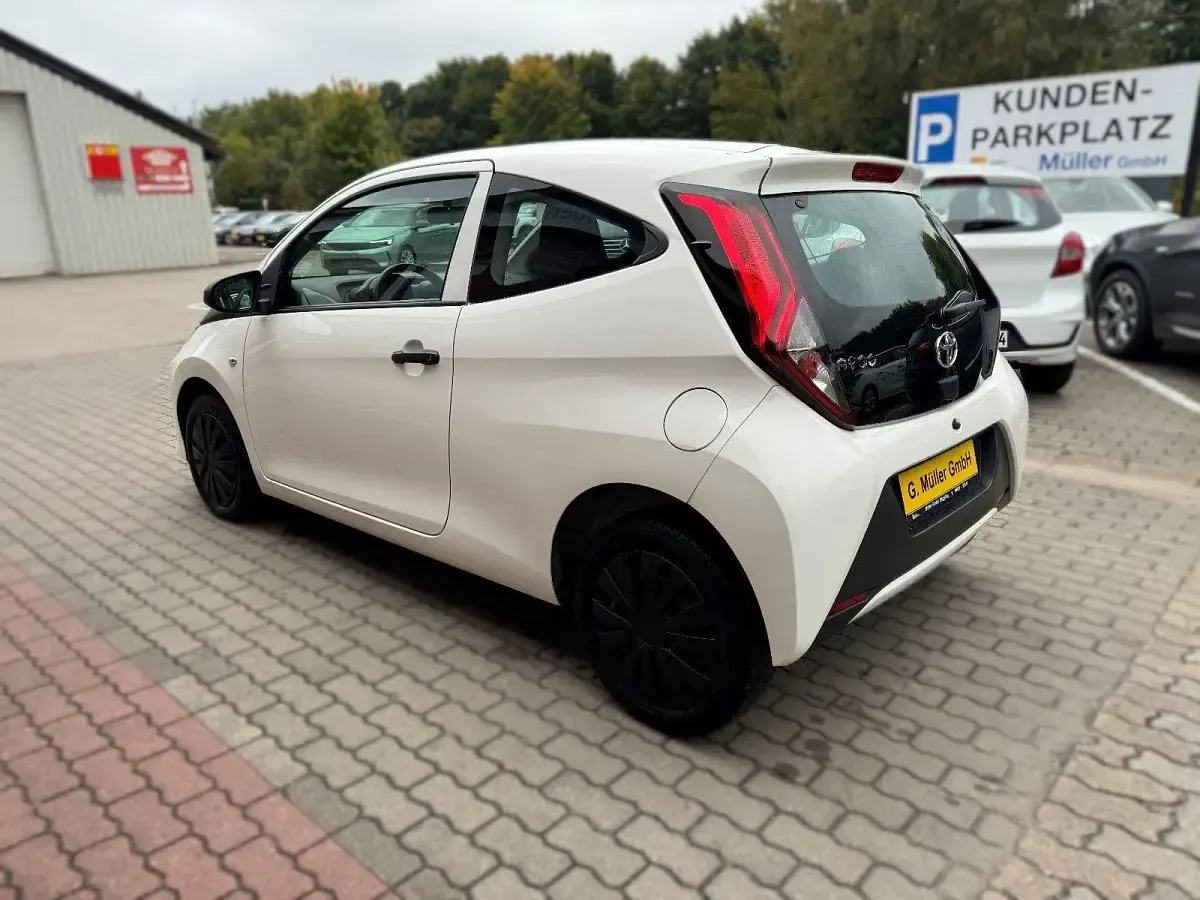 Gebraucht Toyota Aygo 72 PS (52 kW) 2021 Weiß Kleinwagen