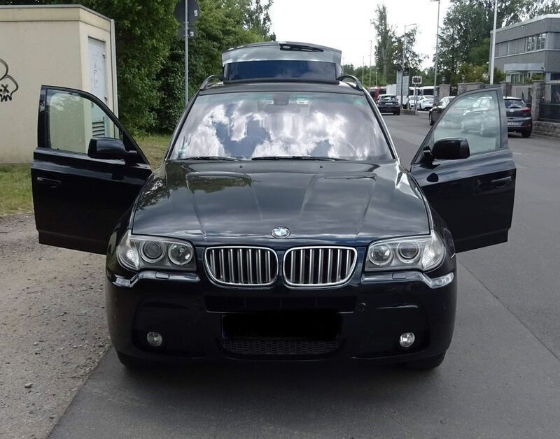 Schwarz Gebraucht 2009 BMW X3 Sport Line SUV | 11.899 € (Teuer) - Bild 1/4