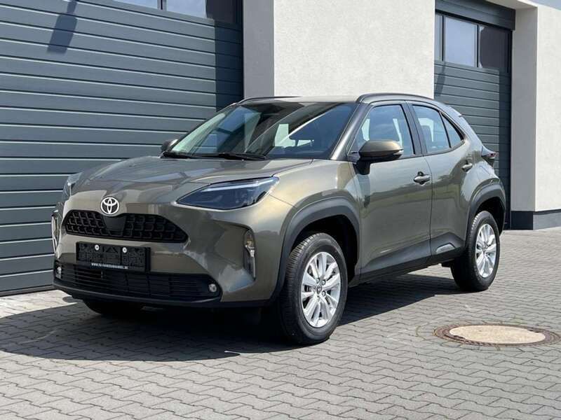 Weiß Neu 2025 Toyota Yaris Active Limousine | 25.490 € (Guter Preis) - Bild 1/4