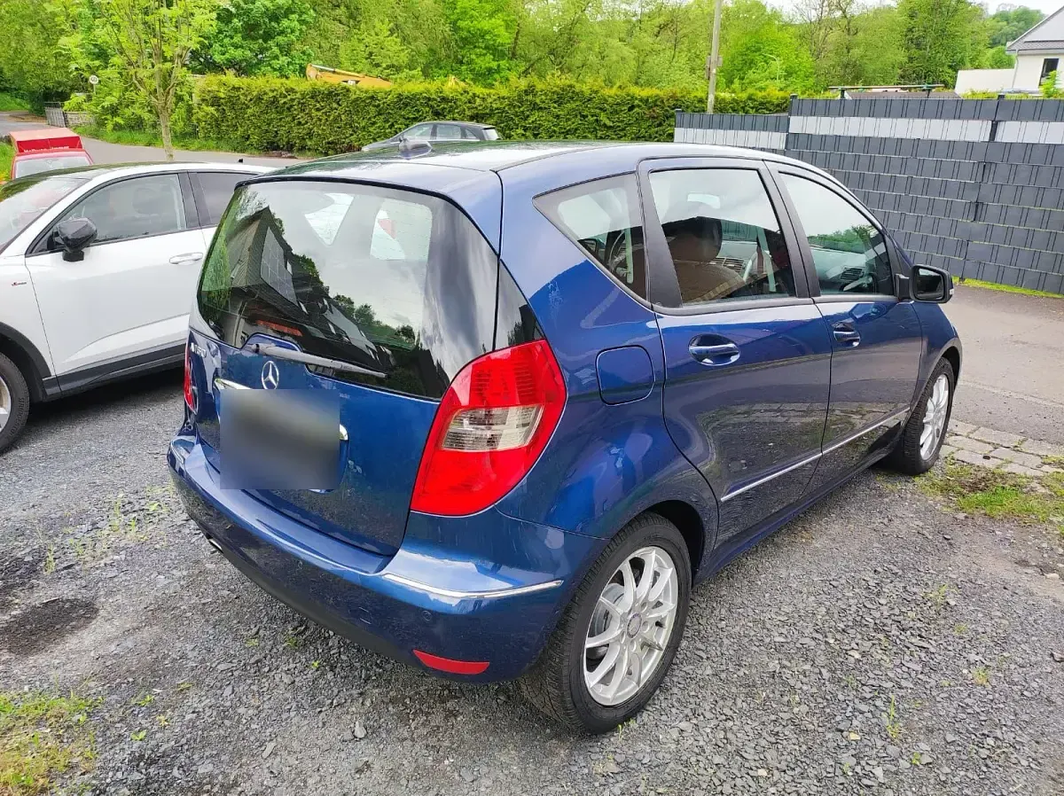 Gebraucht Mercedes A160 95 PS (69 kW) 2010 Blau Limousine