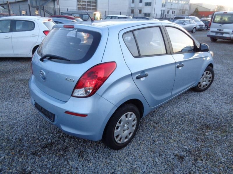 Gebraucht Hyundai i20 86 PS (63 kW) 2013 Blau Kleinwagen