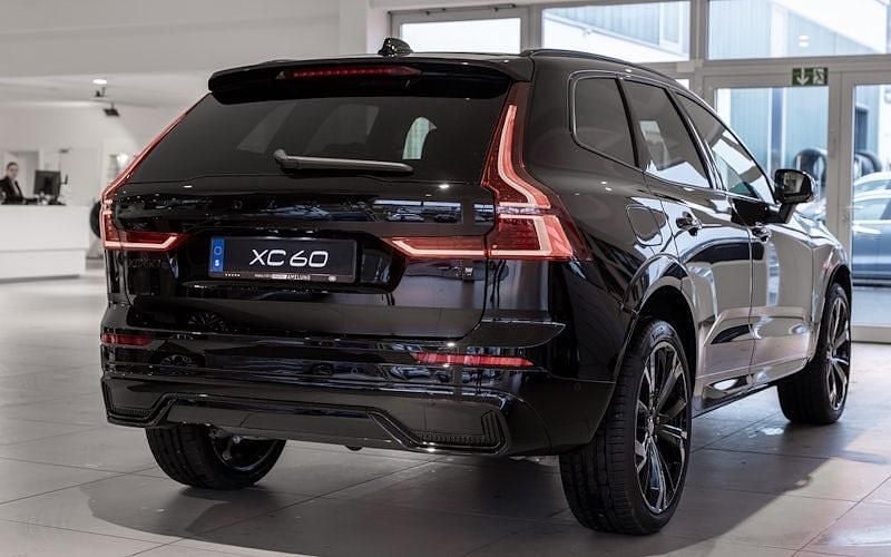 Neu Volvo XC60 Plus 455 PS (334 kW) 2025 Schwarz SUV