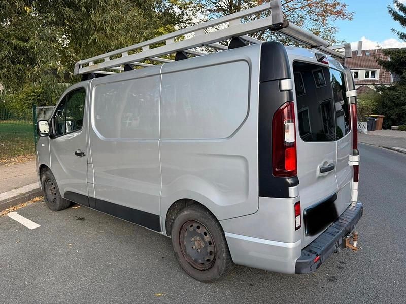 Silber Gebraucht 2017 Opel Vivaro Van | 9.700 € (Fairer Preis) - Bild 1/4