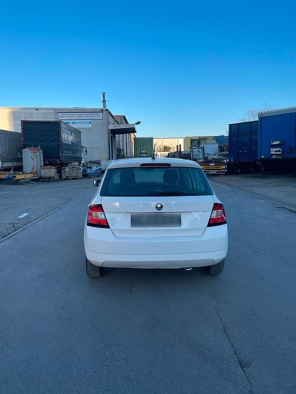 Gebraucht Skoda Fabia 60 PS (44 kW) 2016 Weiß Limousine