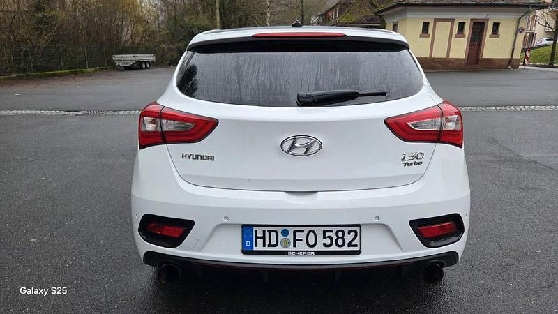 Gebraucht Hyundai i30 Turbo 186 PS (136 kW) 2016 Weiß Limousine