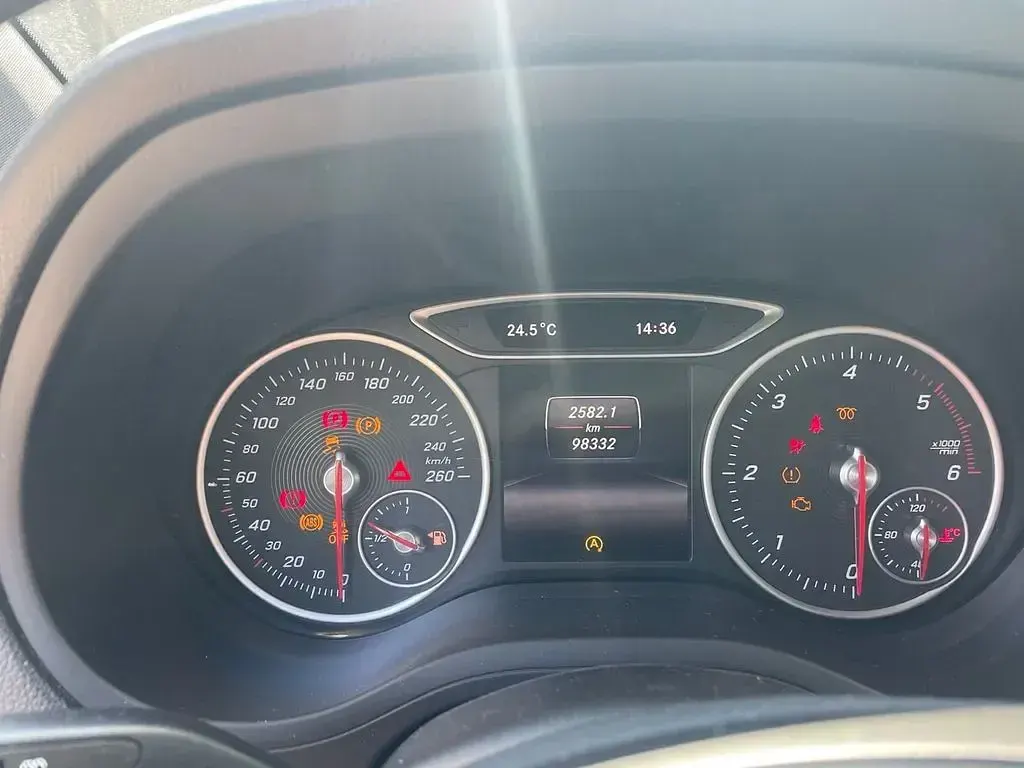 Gebraucht Mercedes B180 Urban 109 PS (80 kW) 2015 Schwarz Kleinwagen