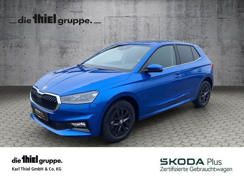 Blau Gebraucht 2023 Skoda Fabia Style Limousine | 20.680 € (Fairer Preis) - Bild 1/4