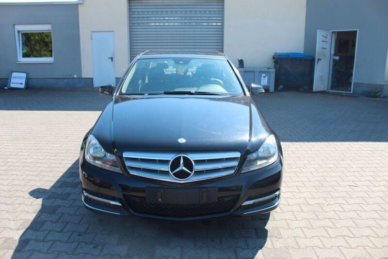 Gebraucht Mercedes C180 156 PS (114 kW) 2011 Schwarz Limousine