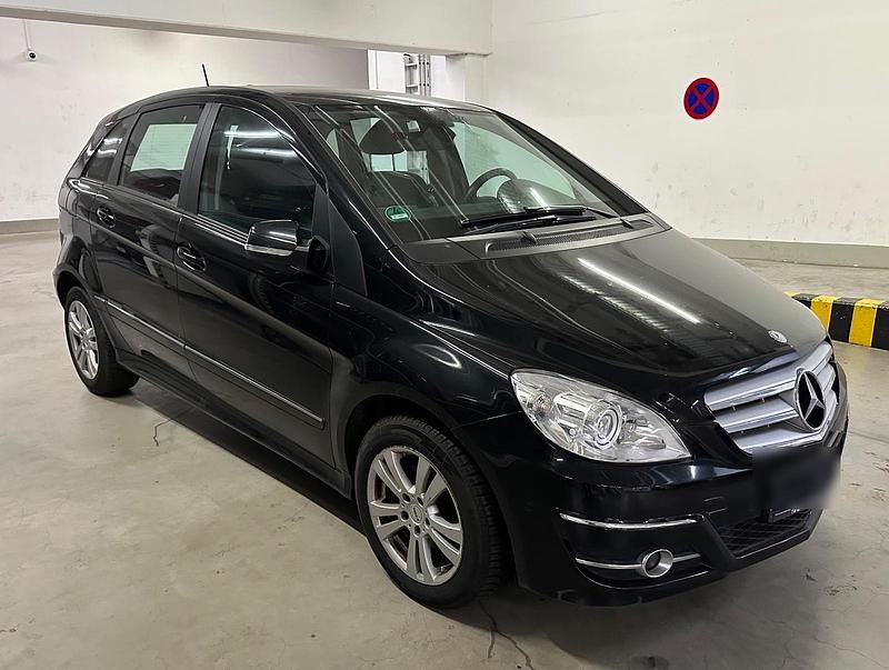 Schwarz Gebraucht 2009 Mercedes B200 Van / Kleinbus | 2.900 € (Superpreis) - Bild 1/4