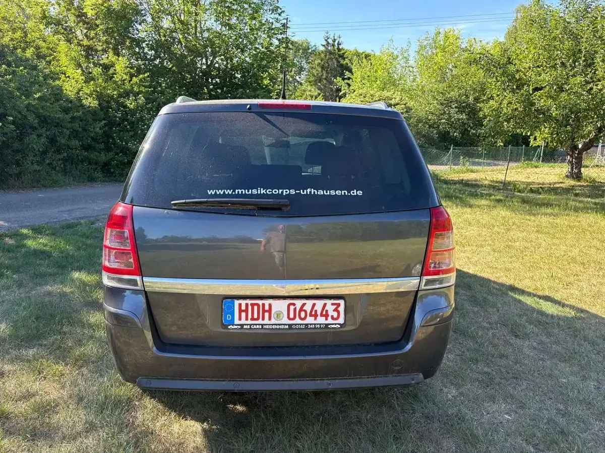 Gebraucht Opel Zafira 150 PS (110 kW) 2010 Opel  silber Van / Kleinbus