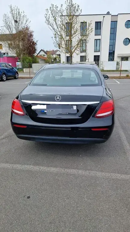 Second-hand Mercedes E220 194 CP (142 kW) 2019 Negru Berlinǎ