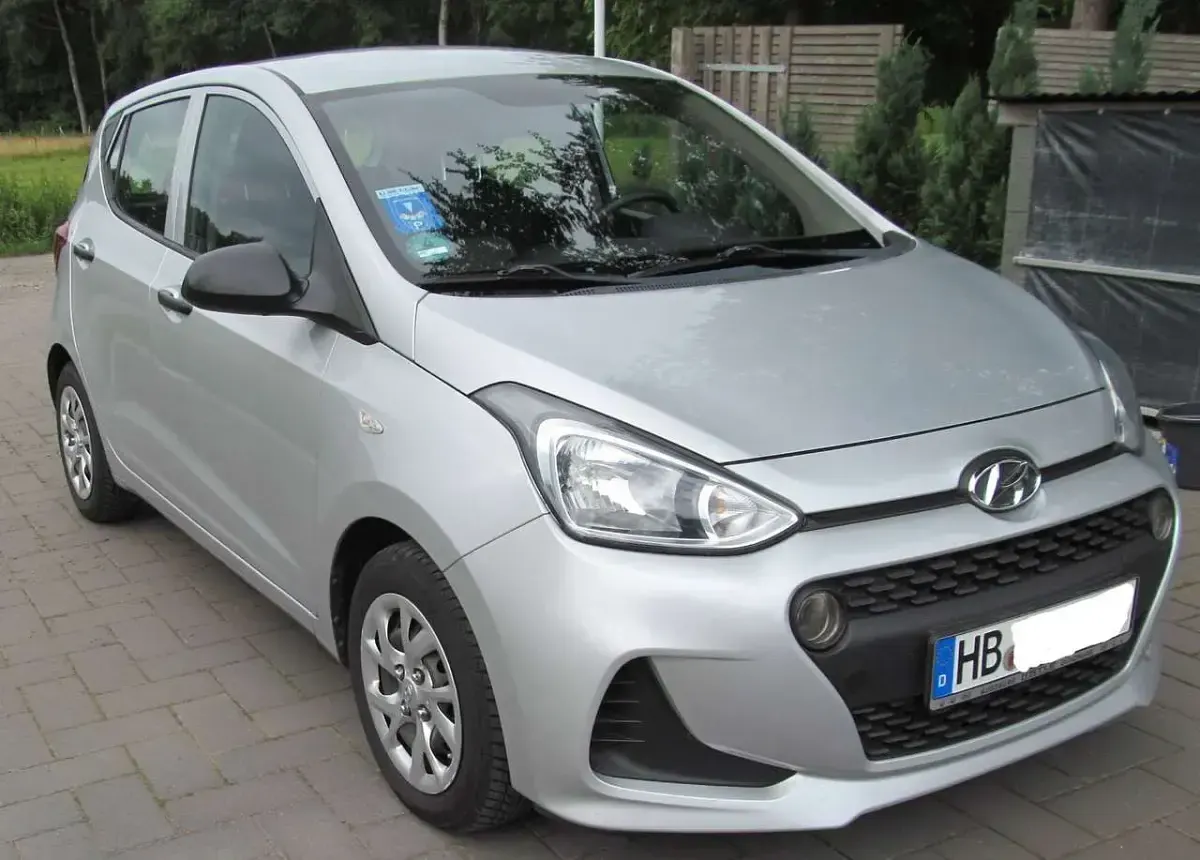 Gebraucht Hyundai i10 Trend 67 PS (49 kW) 2018 Silber Kleinwagen