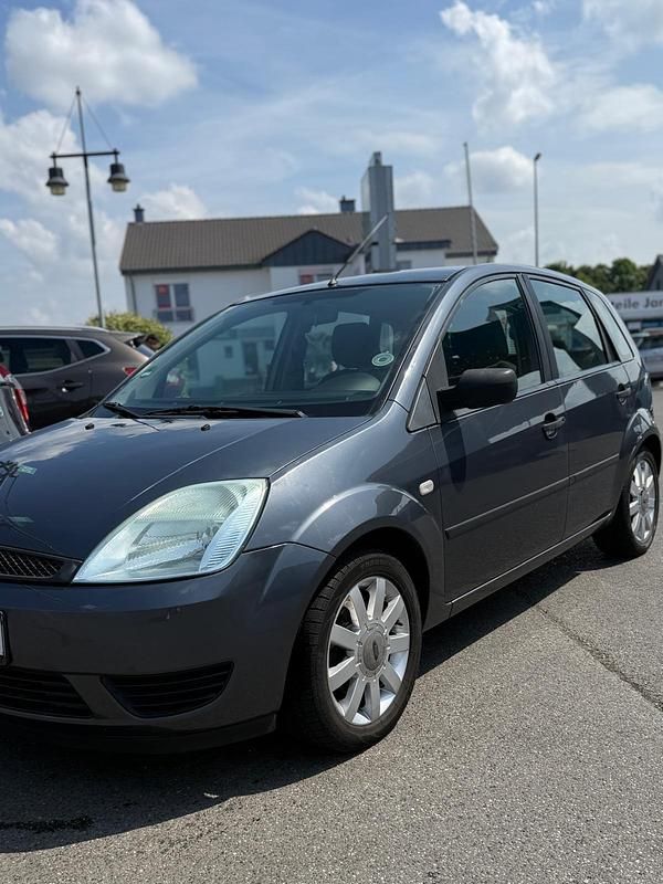 Grau Gebraucht 2005 Ford Fiesta Kleinwagen | 2.000 € (Fairer Preis) - Bild 1/4