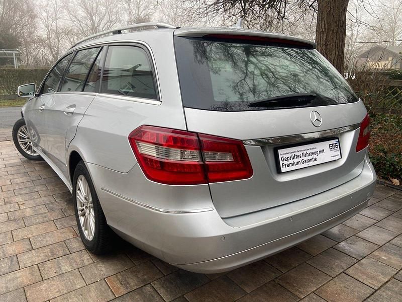 Gebraucht Mercedes E220 Elegance 170 PS (125 kW) 2011 Silber Kombi