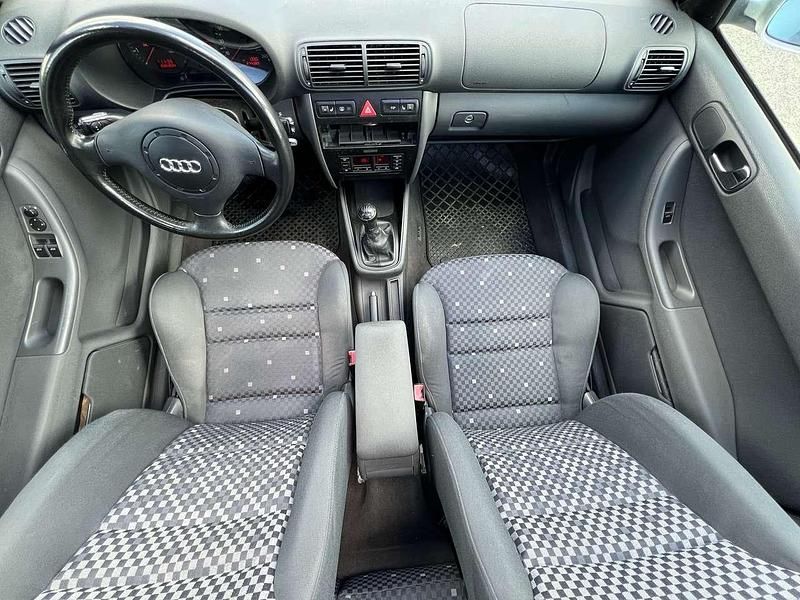 Second-hand Audi A3 179 CP (131 kW) 2000 Argintiu Hatchback