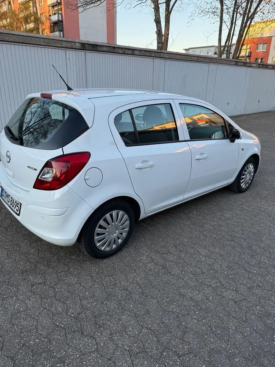 Używany Opel Corsa Selection 69 KM (50 kW) 2011 Biały Hatchback