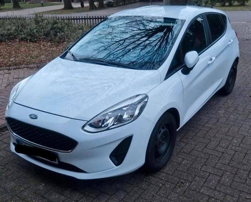 Weiß Gebraucht 2018 Ford Fiesta Kleinwagen | 7.500 € - Bild 1/4
