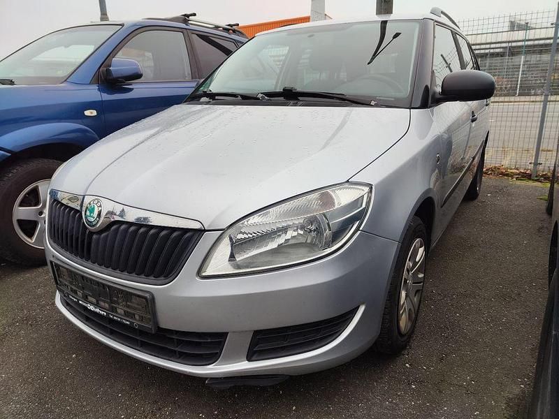 Silber Gebraucht 2012 Skoda Fabia Active Kombi | 1.490 € - Bild 1/4