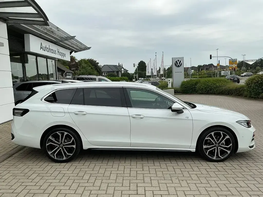 Neu VW Passat R-line 150 PS (110 kW) 2025 Weiß Kombi