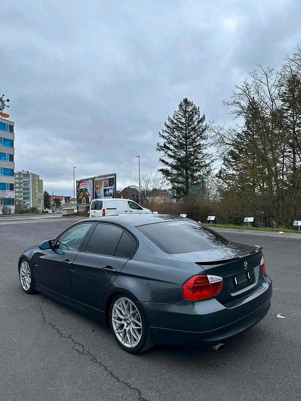 Gebraucht BMW 320 150 PS (110 kW) 2006 Grau Limousine