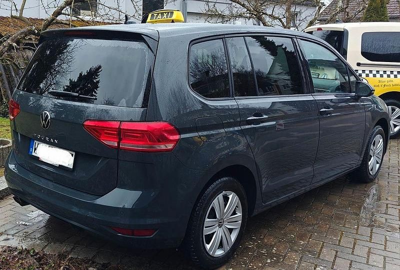 Neu VW Touran 150 PS (110 kW) 2025 Grau Van / Kleinbus