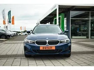 Gebraucht BMW 320 190 PS (139 kW) 2023 Phytonicblau metallic Kombi