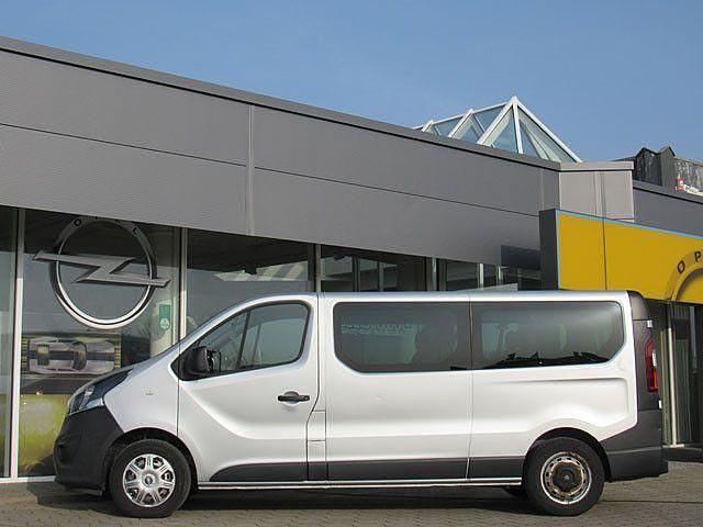Gebraucht Opel Vivaro 125 PS (91 kW) 2017 Silber Van / Kleinbus