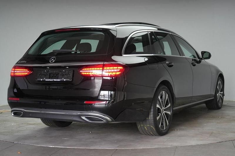 Gebraucht Mercedes E300 211 PS (155 kW) 2020 Schwarz Limousine