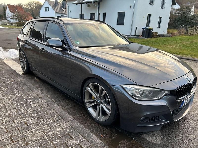 Gebraucht BMW 330 Performance 258 PS (189 kW) 2013 Grau Kombi