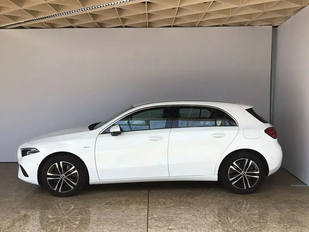 Gebraucht Mercedes A250 Advanced 218 PS (160 kW) 2025 Unilack polarweiß Limousine