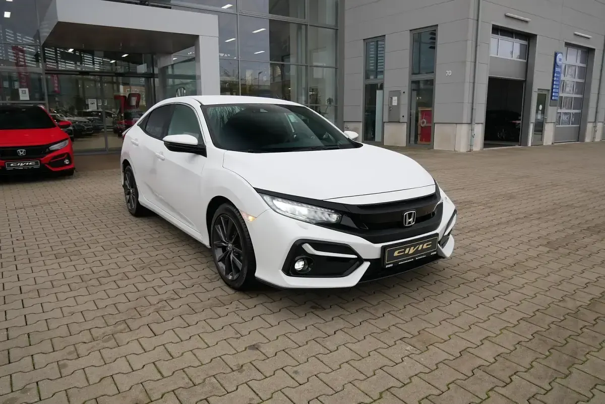 Gebraucht Honda Civic Elegance 129 PS (94 kW) 2022 Platinium white pearl Limousine