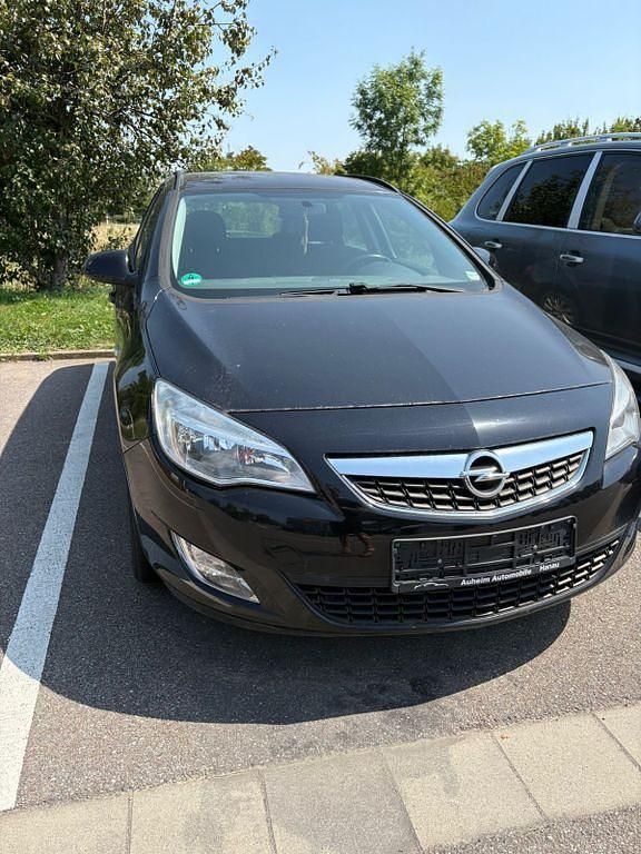 Schwarz Gebraucht 2011 Opel Astra Design Edition Kombi | 3.200 € (Superpreis) - Bild 1/4