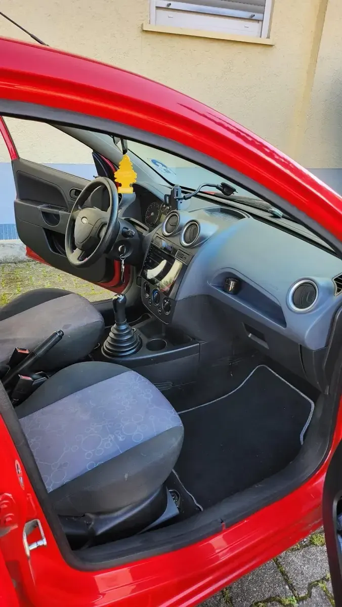 Gebraucht Ford Focus 70 PS (51 kW) 2006 Rot Kleinwagen