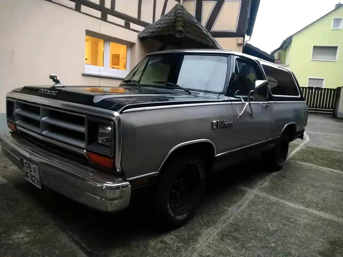 Gebraucht Dodge Ram 150 PS (110 kW) 1987 Schwarz Pickup