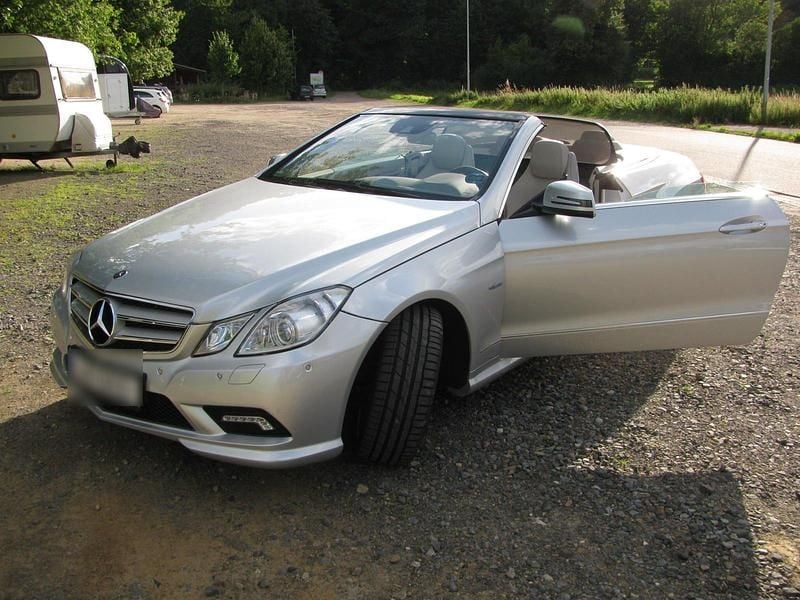 Silber Gebraucht 2010 Mercedes E350 Cabrio | 16.490 € (Fairer Preis) - Bild 1/4