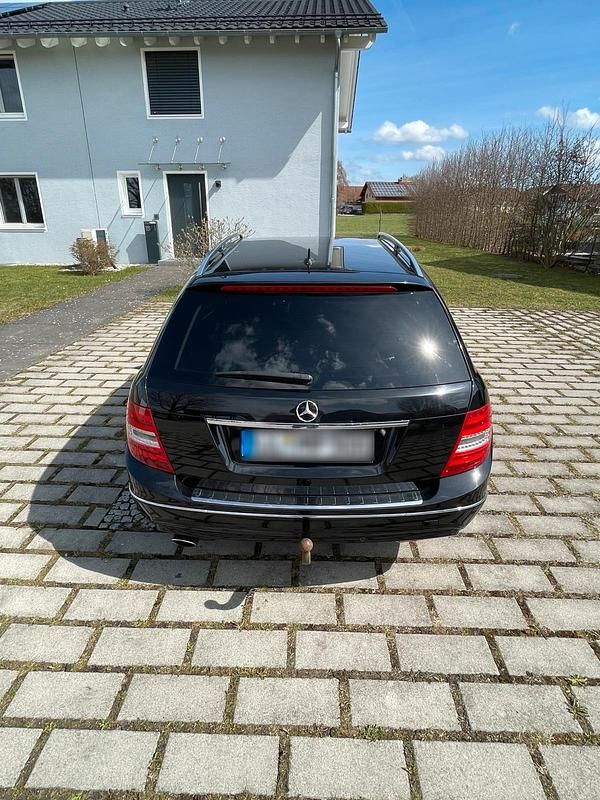 Gebraucht Mercedes C200 184 PS (135 kW) 2011 Schwarz Kombi