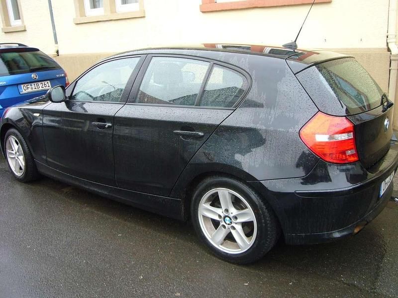 Gebraucht BMW 116 122 PS (89 kW) 2010 Schwarz Kleinwagen
