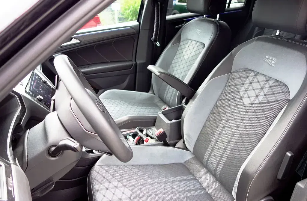 Gebraucht VW Tiguan R-line 150 PS (110 kW) 2021 Schwarz SUV