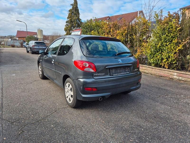 Gebraucht Peugeot 206+ 73 PS (53 kW) 2011 Grau Kleinwagen