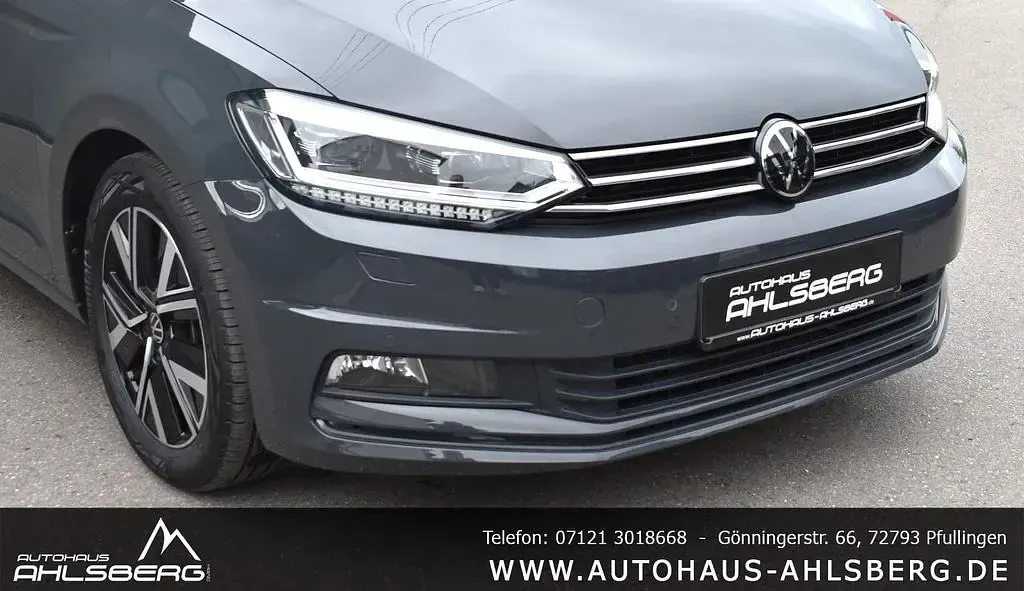 Gebraucht VW Touran Comfortline 150 PS (110 kW) 2024 Uranograu Van / Kleinbus