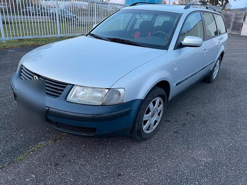 Grau Gebraucht 2000 VW Passat Kombi | 650 € (Superpreis) - Bild 1/4