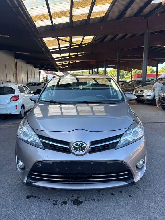 Gebraucht Toyota Verso 111 PS (81 kW) 2014 Grau Van / Kleinbus