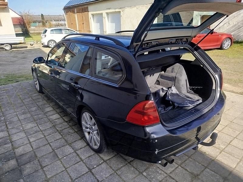 Gebraucht BMW 325 197 PS (144 kW) 2007 Schwarz Kombi