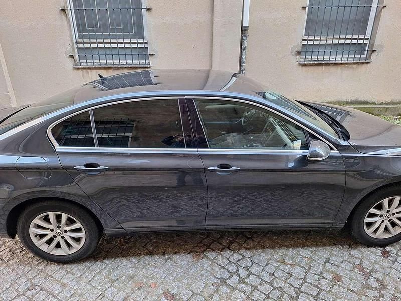 Gebraucht VW Passat Comfortline 150 PS (110 kW) 2017 Mangangrau metallic Limousine
