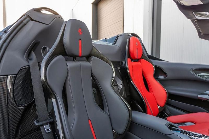 Gebraucht Ferrari SF90 999 PS (734 kW) 2024 Blau Cabrio