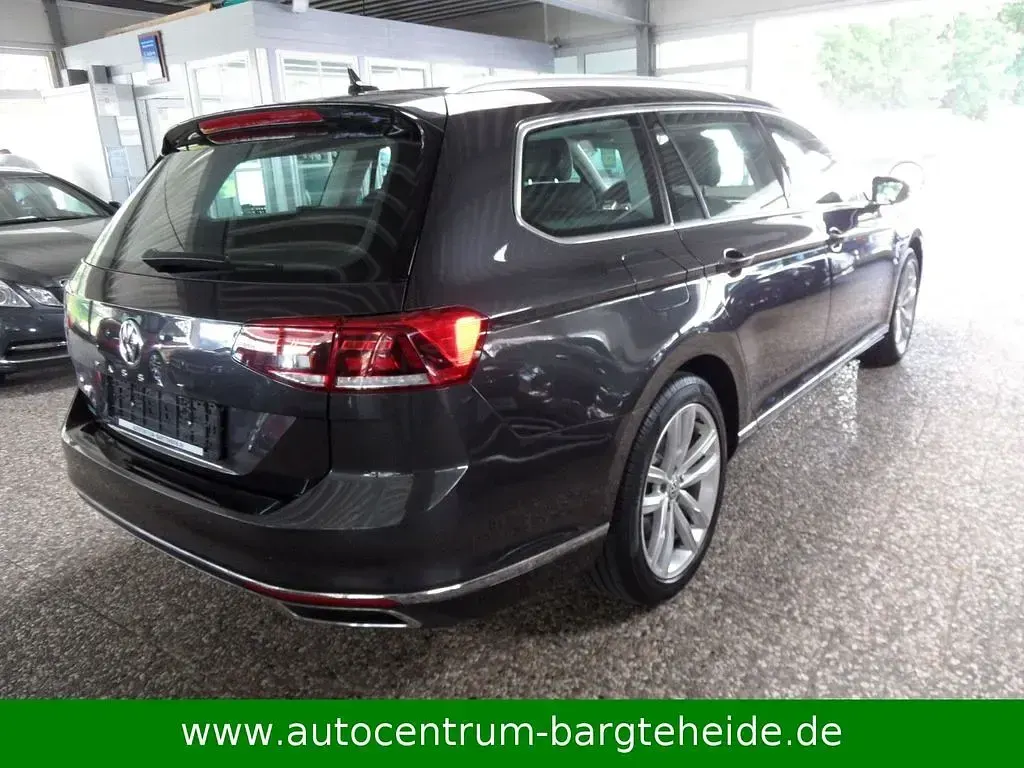 Gebraucht VW Passat Highline 190 PS (139 kW) 2020 Grau Kombi