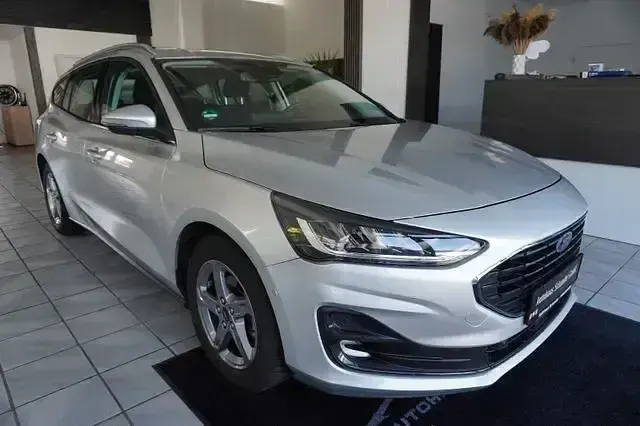 Gebraucht Ford Focus Titanium 120 PS (88 kW) 2022 Silber Limousine