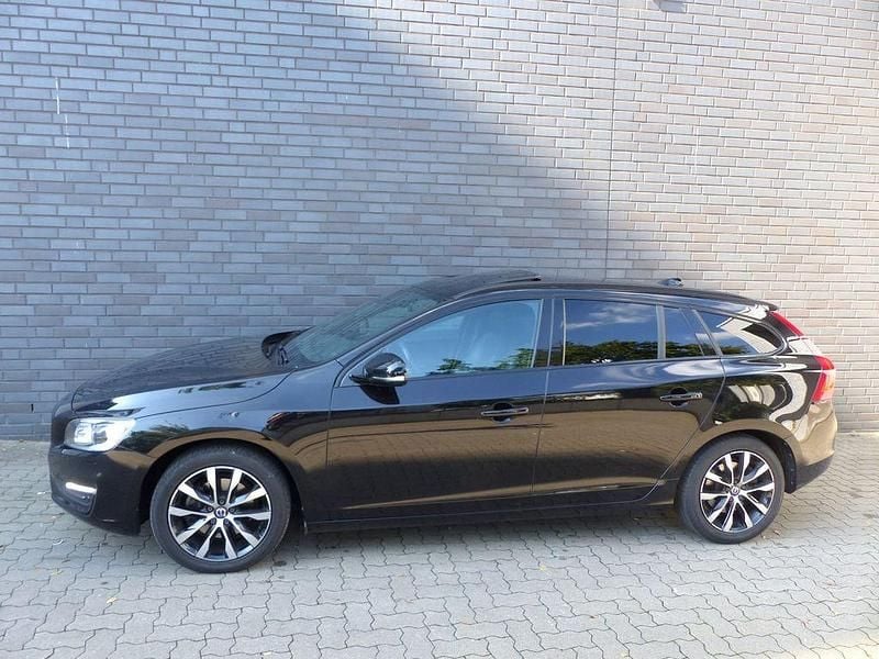 Gebraucht Volvo V60 Linje Svart 152 PS (111 kW) 2018 Onyx black Kombi