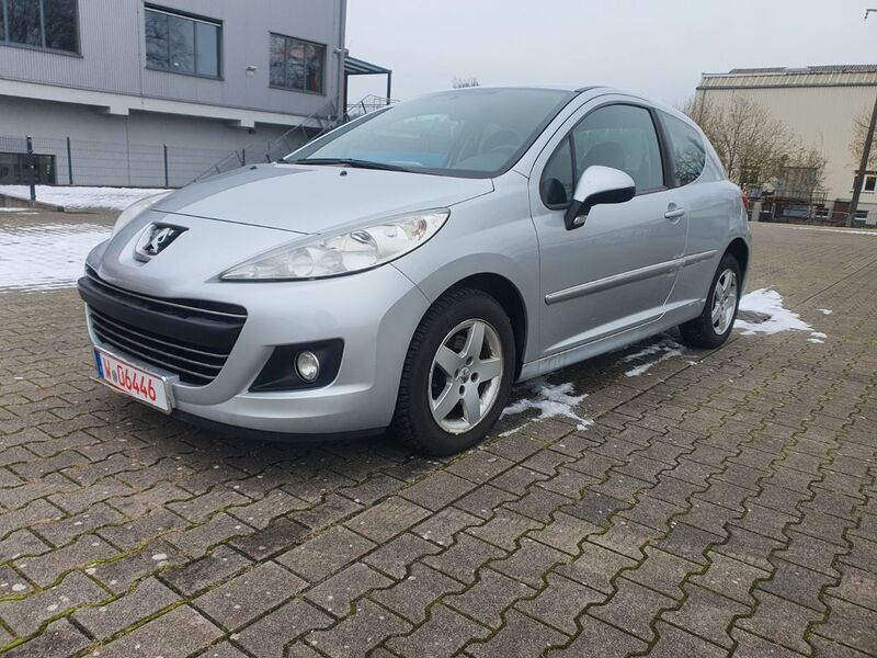 Gebraucht Peugeot 207 Premium 95 PS (69 kW) 2011 Grau Kleinwagen