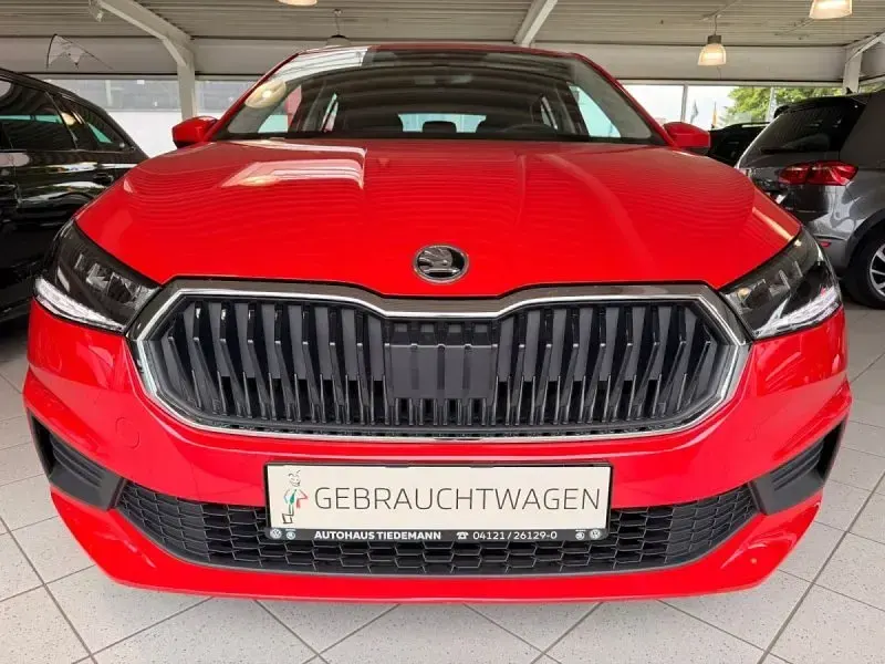 Gebraucht Skoda Fabia Active 65 PS (47 kW) 2023 : velvetrot metallic Kleinwagen